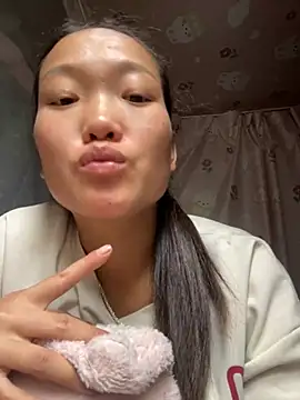 Snapshot of Jolinie chatting on 05-04-26, 05:47 Jolinie online show from 05-04-26, 05:47