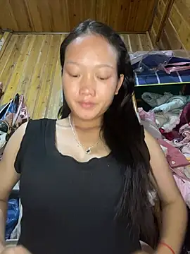 Snapshot of Jolinie chatting on 05-08-26, 01:49 Jolinie online show from 05-08-26, 01:49