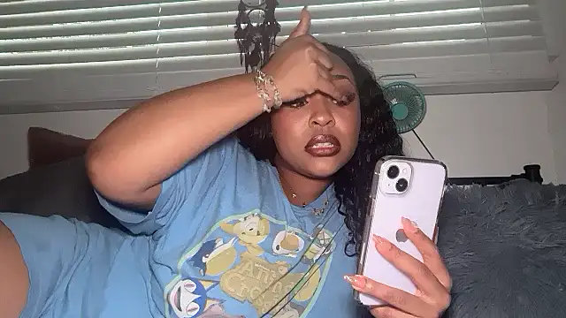 Yourmommysilk online show from 03-29-26, 02:22