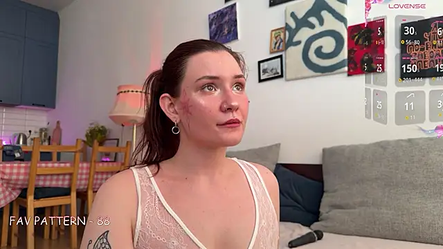 Snapshot of AurikTrix chatting on 06-16-26, 01:52 AurikTrix online show from 06-16-26, 01:52