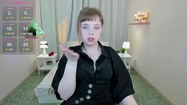 Snapshot of LeonaHicks chatting on 03-24-26, 09:58 LeonaHicks online show from 03-24-26, 09:58