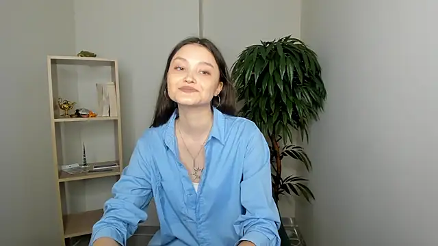 GussieGoold online show from 03-24-26, 10:42