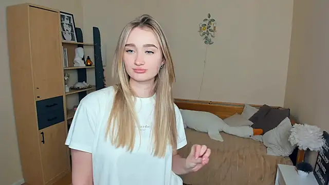 VioletteClaire online show from 04-18-26, 09:13