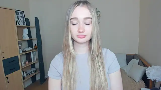 Snapshot of VioletteClaire chatting on 05-24-26, 07:57 VioletteClaire online show from 05-24-26, 07:57