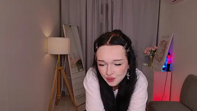 Flora Ray online show from 03-25-26, 01:50