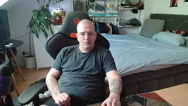 Snapshot of Oderwattboy chatting on 05-24-26, 08:19 Oderwattboy online show from 05-24-26, 08:19