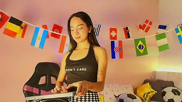 Snapshot of Daphne_Rosse chatting on 06-14-26, 12:07 Daphne Rosse online show from 06-14-26, 12:07