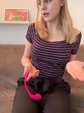 CutieLaura online show from 03-25-26, 07:58