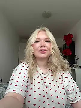 cutiejuliee online show from 05-13-26, 06:11