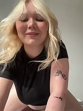 cutiejuliee online show from 05-18-26, 01:28