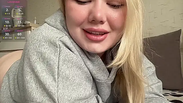 Snapshot of cutiejuliee chatting on 07-06-26, 01:19 cutiejuliee online show from 07-06-26, 01:19