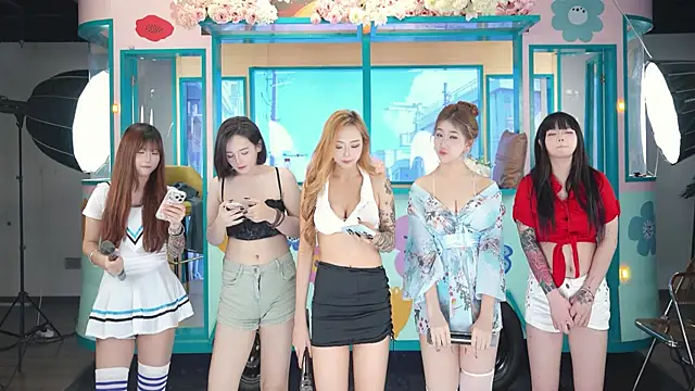 Snapshot of MSN102 chatting on 03-26-26, 04:23 MSN102 online show from 03-26-26, 04:23