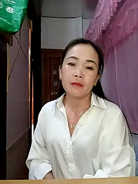 Snapshot of Pia-bee chatting on 03-25-26, 02:23 Pia-bee online show from 03-25-26, 02:23