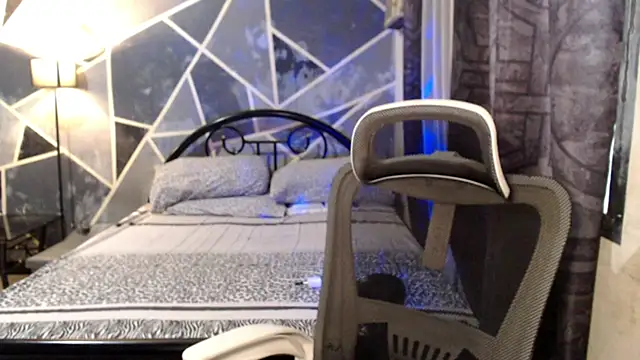 demeterfoxx online show from 04-04-26, 01:04
