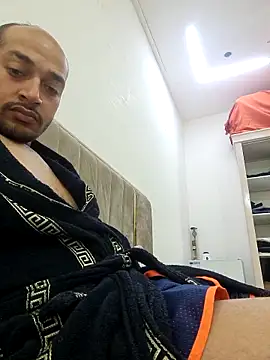 QueueedActivist online show from 04-12-26, 05:40