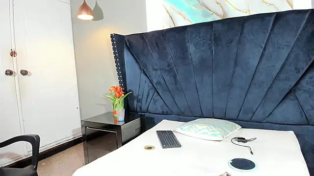 Snapshot of Sara_Hanks chatting on 03-28-26, 02:16 Sara Hanks online show from 03-28-26, 02:16