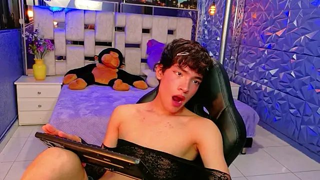 IsaacNovaa online show from 04-16-26, 09:39