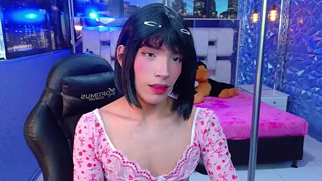 Snapshot of IsaacNovaa chatting on 06-10-26, 08:19 IsaacNovaa online show from 06-10-26, 08:19