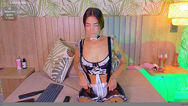 Snapshot of Charlott__18 chatting on 05-19-26, 12:55 Charlott 18 online show from 05-19-26, 12:55