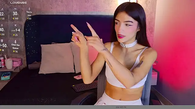 Snapshot of Charlott__18 chatting on 06-24-26, 02:05 Charlott 18 online show from 06-24-26, 02:05