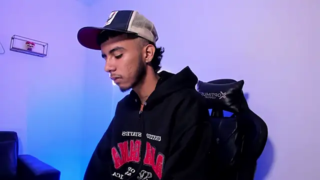 Red 4KT online show from 03-25-26, 09:43