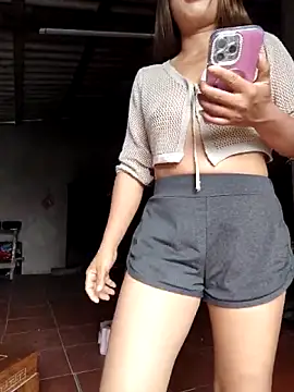 Snapshot of xinhxinh-cute chatting on 05-18-26, 04:07 xinhxinh-cute online show from 05-18-26, 04:07
