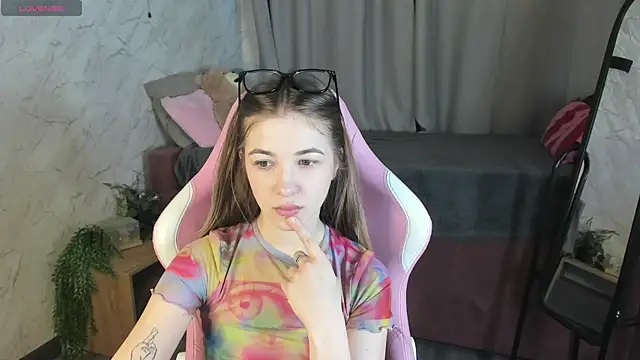 Miss Shanel online show from 04-30-26, 01:01