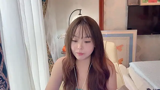 Snapshot of thelittlexx chatting on 06-17-26, 08:06 thelittlexx online show from 06-17-26, 08:06