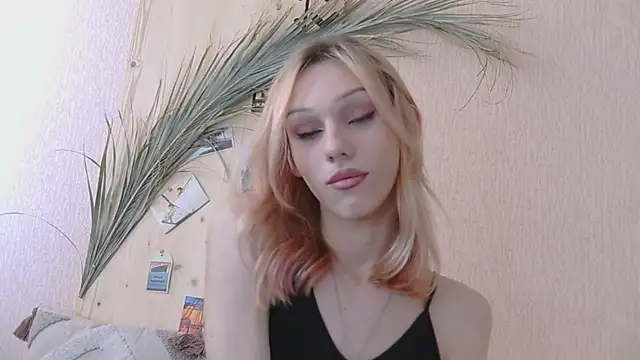 Snapshot of Kirana_Hayes chatting on 04-03-26, 02:04 Kirana Hayes online show from 04-03-26, 02:04