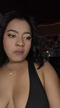 Snapshot of Saraa_M chatting on 06-18-26, 04:00 Saraa M online show from 06-18-26, 04:00