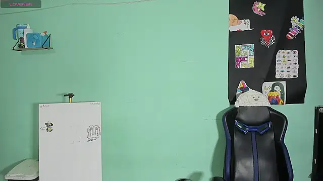 TYLERhHOT2005 online show from 04-18-26, 03:21