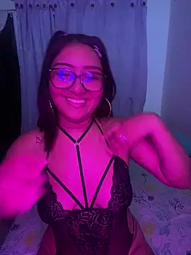 Snapshot of bellakaterin chatting on 03-27-26, 04:07 bellakaterin online show from 03-27-26, 04:07