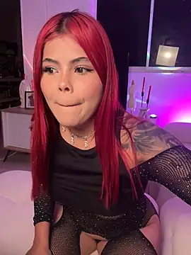 Snapshot of giss_sweet1 chatting on 04-18-26, 02:15 giss sweet1 online show from 04-18-26, 02:15