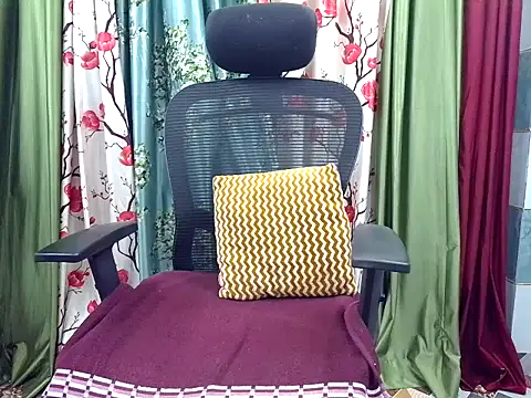 Snapshot of Apki_Nisha chatting on 06-15-26, 03:42 Apki Nisha online show from 06-15-26, 03:42