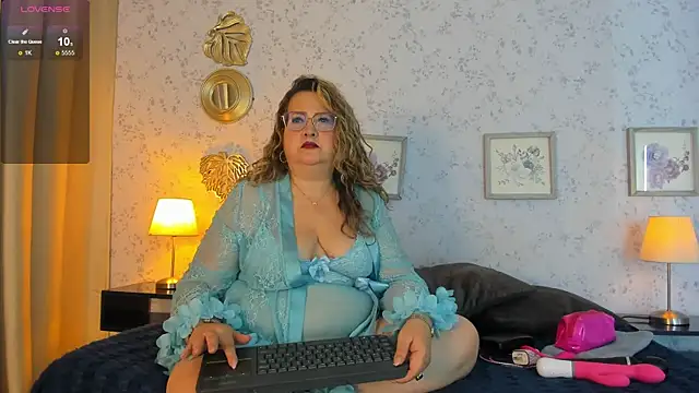 Martinacurvy  online show from 06-05-26, 10:43