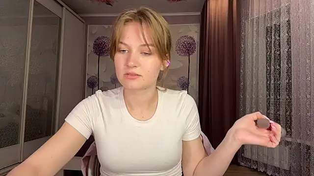 Snapshot of AnnPink chatting on 03-26-26, 05:18 AnnPink online show from 03-26-26, 05:18