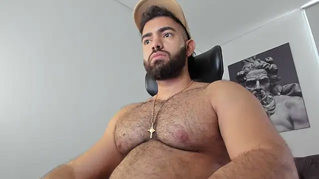 Snapshot of simonleon27 chatting on 06-25-26, 10:36 simonleon27 online show from 06-25-26, 10:36