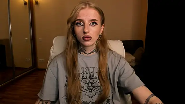 Snapshot of harley_kimm chatting on 06-18-26, 05:08 harley kimm online show from 06-18-26, 05:08