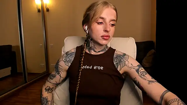 Snapshot of harley_kimm chatting on 06-20-26, 05:32 harley kimm online show from 06-20-26, 05:32