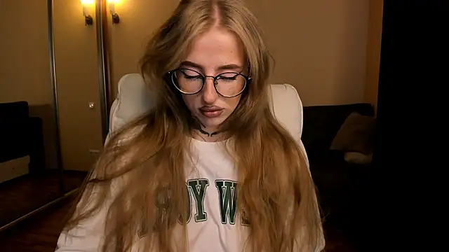 Snapshot of harley_kimm chatting on 06-23-26, 05:27 harley kimm online show from 06-23-26, 05:27