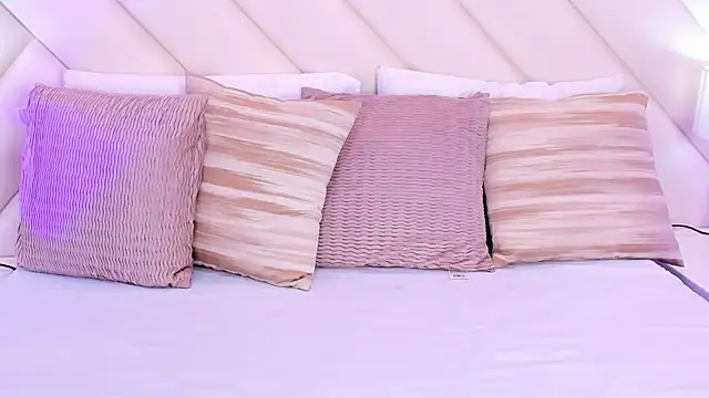 MoollyLove online show from 03-28-26, 02:05