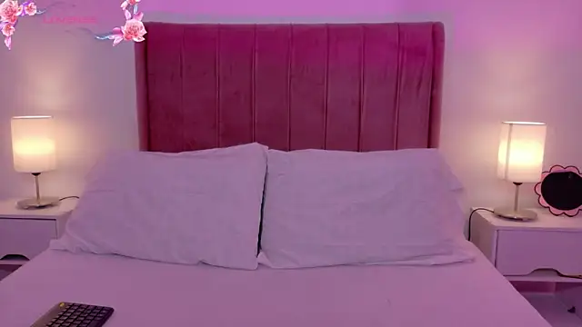 MoollyLove online show from 06-20-26, 11:57