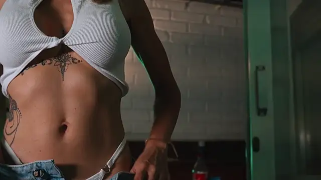 AlanaBrunetteX X online show from 04-17-26, 11:30