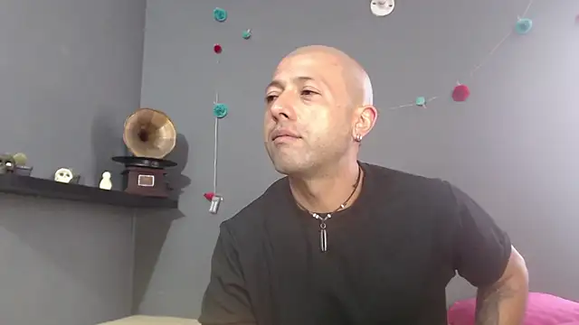 Snapshot of _bonnie_and_clyde chatting on 07-01-26, 08:19 bonnie and clyde online show from 07-01-26, 08:19