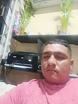 Snapshot of luis20212 chatting on 06-12-26, 02:54 luis20212 online show from 06-12-26, 02:54