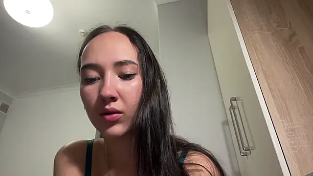 Snapshot of Liesenaniles chatting on 05-18-26, 04:07 Liesenaniles online show from 05-18-26, 04:07