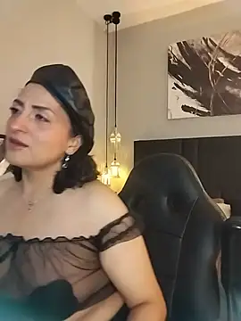 Snapshot of evazul chatting on 06-25-26, 05:07 evazul online show from 06-25-26, 05:07