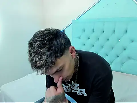 Snapshot of Max_sstteel chatting on 03-31-26, 01:33 Max sstteel online show from 03-31-26, 01:33