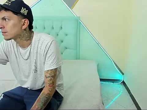 Snapshot of Max_sstteel chatting on 04-08-26, 01:00 Max sstteel online show from 04-08-26, 01:00