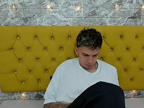 Snapshot of Max_sstteel chatting on 04-10-26, 01:27 Max sstteel online show from 04-10-26, 01:27